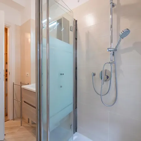Homelovers Simple Quite Flat Sarpi Sempione Mm5 Gerusalemme شقة ميلان